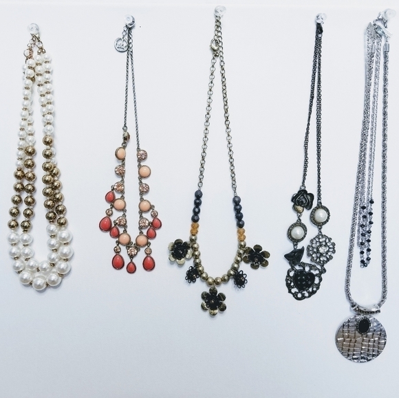 Lot of 5 Vintage to Now Statement Necklaces - Picture 1 of 7